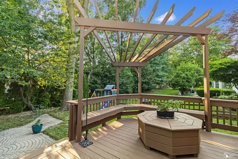 Exterior - 6753 Lockmill, Temperance, MI 48182 photo 9 of 14