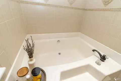 Bath - 6753 Lockmill, Temperance, MI 48182 photo 6 of 6