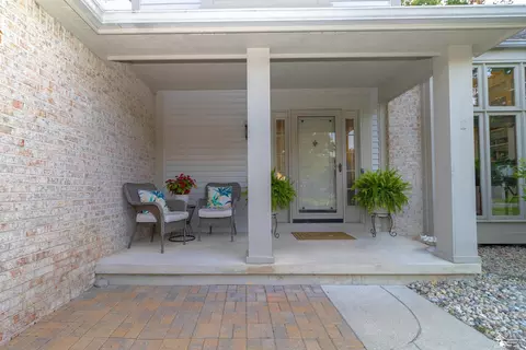 Exterior - 6753 Lockmill, Temperance, MI 48182 photo 4 of 14