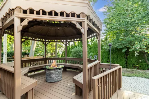 Exterior - 6753 Lockmill, Temperance, MI 48182 photo 7 of 14