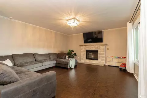 Living - 6753 Lockmill, Temperance, MI 48182 photo 1 of 4