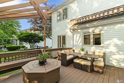 Exterior - 6753 Lockmill, Temperance, MI 48182 photo 6 of 14
