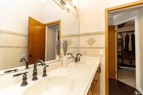 Bath - 6753 Lockmill, Temperance, MI 48182 photo 5 of 6
