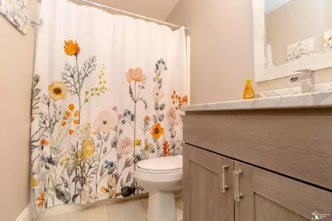Bath - 6753 Lockmill, Temperance, MI 48182 photo 4 of 6