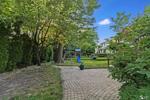 Exterior - 6753 Lockmill, Temperance, MI 48182 photo 12 of 14