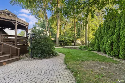 Exterior - 6753 Lockmill, Temperance, MI 48182 photo 10 of 14