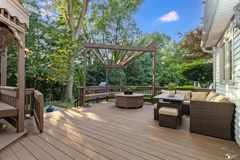Exterior - 6753 Lockmill, Temperance, MI 48182 photo 5 of 14