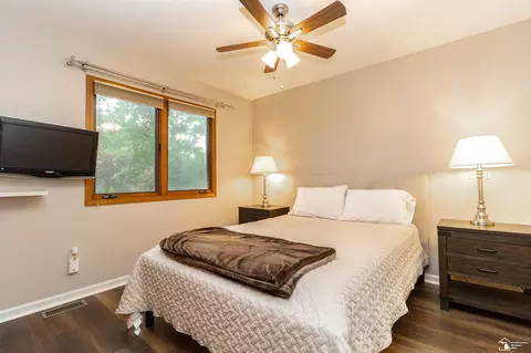 Bedroom - 6753 Lockmill, Temperance, MI 48182 photo 3 of 7