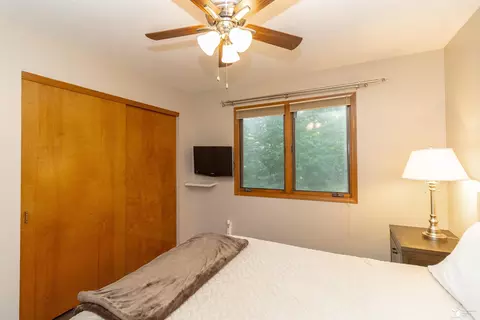 Bedroom - 6753 Lockmill, Temperance, MI 48182 photo 4 of 7