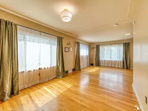 Living - 415 E Noble, Monroe, MI 48162 photo 6 of 7