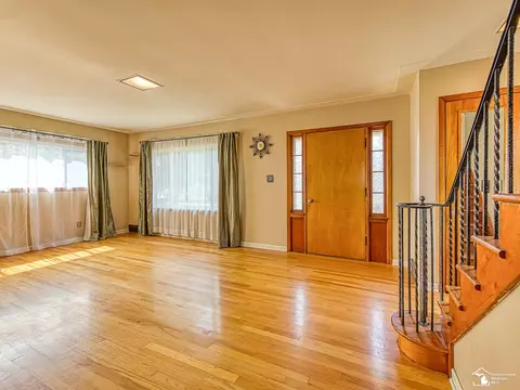 Entry Way - 415 E Noble, Monroe, MI 48162 photo 1 of 2