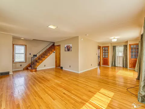 Living - 415 E Noble, Monroe, MI 48162 photo 3 of 7