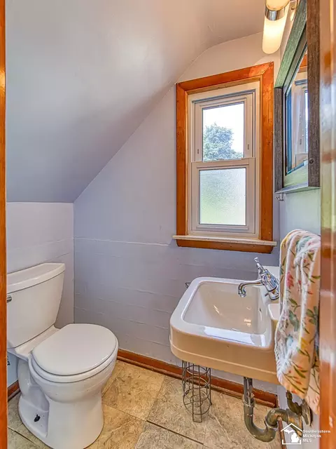 Bath - 415 E Noble, Monroe, MI 48162 photo 1 of 2