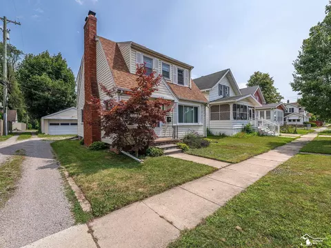 Exterior - 415 E Noble, Monroe, MI 48162 photo 5 of 7