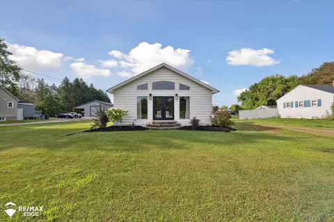 Exterior - 7236 Lapeer, Davison, MI 48423 photo 4 of 15