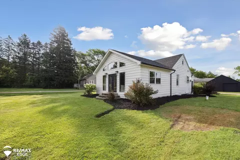 Exterior - 7236 Lapeer, Davison, MI 48423 photo 1 of 15