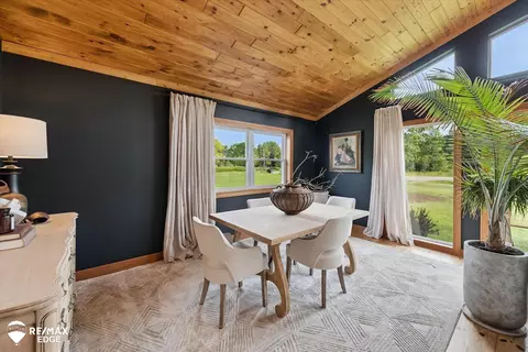 Dining - 7236 Lapeer, Davison, MI 48423 photo 4 of 4