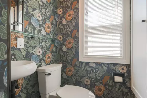 Bath - 331 Mckinley, Grosse Pointe Farms, MI 48236 photo 1 of 7