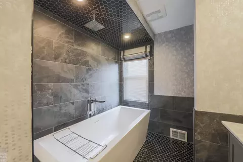 Bath - 331 Mckinley, Grosse Pointe Farms, MI 48236 photo 4 of 7