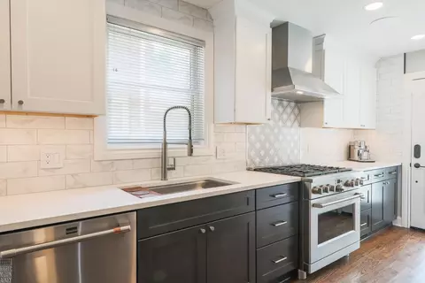 Kitchen - 331 Mckinley, Grosse Pointe Farms, MI 48236 photo 2 of 8
