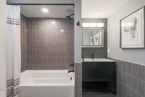 Bath - 331 Mckinley, Grosse Pointe Farms, MI 48236 photo 7 of 7