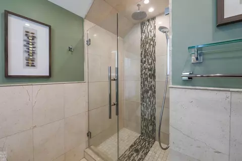 Bath - 331 Mckinley, Grosse Pointe Farms, MI 48236 photo 6 of 7