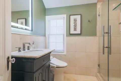 Bath - 331 Mckinley, Grosse Pointe Farms, MI 48236 photo 5 of 7