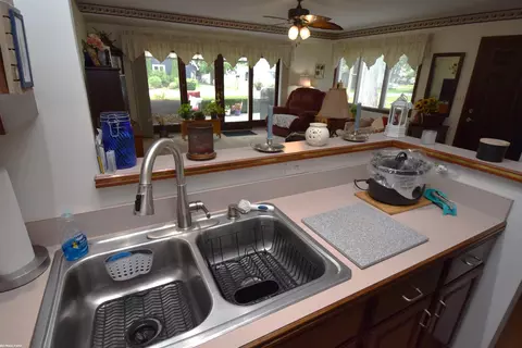 Kitchen - 321 Heritage #13, Algonac, MI 48001 photo 4 of 5