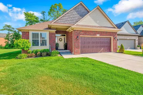 15325 Eton Pointe #10, Clinton Township, MI 48035