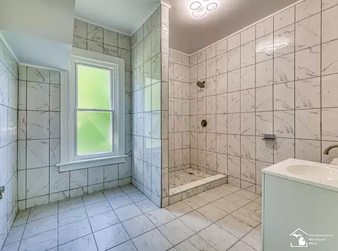Bath - 1461 W Temperance, Temperance, MI 48182 photo 1 of 2