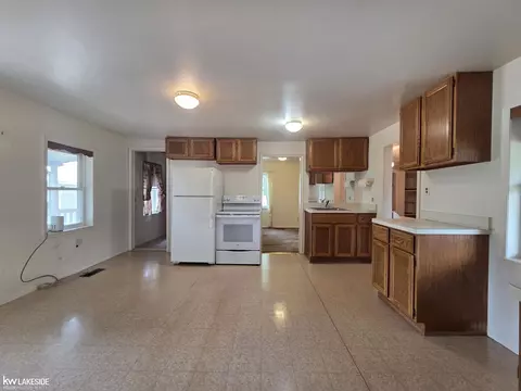 Kitchen - 22545 Pratt, Armada, MI 48005 photo 8 of 11