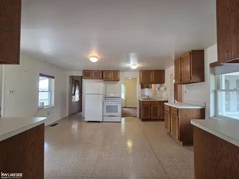 Kitchen - 22545 Pratt, Armada, MI 48005 photo 9 of 11