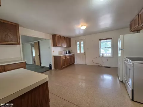 Kitchen - 22545 Pratt, Armada, MI 48005 photo 3 of 11