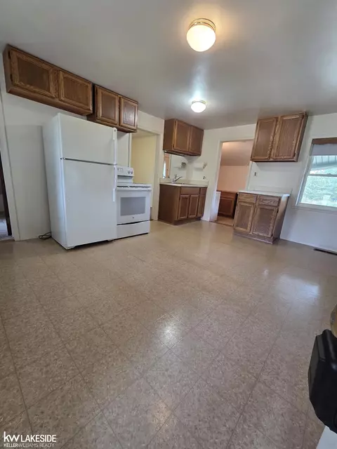 Kitchen - 22545 Pratt, Armada, MI 48005 photo 10 of 11