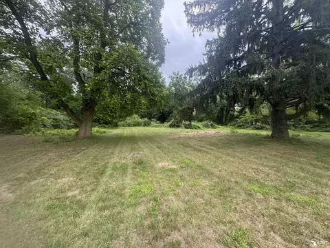 9750 Douglas, Temperance, MI 48182 photo 2