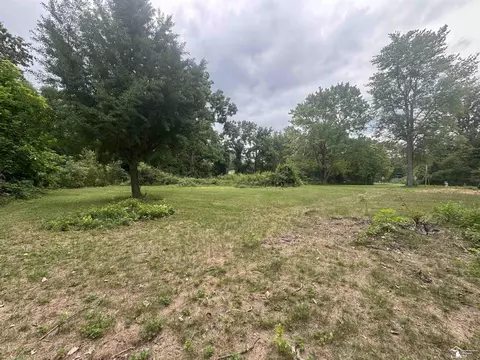 9750 Douglas, Temperance, MI 48182 photo 4