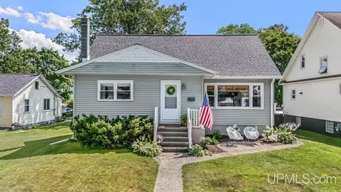 609 Dakota, Gladstone, MI 49837