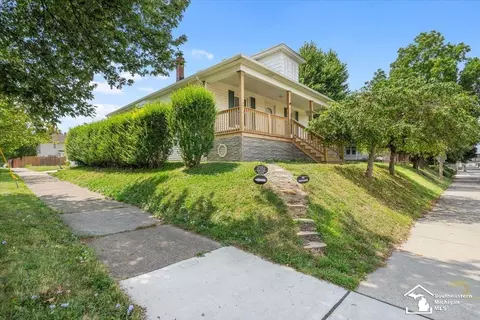 705 Eureka, Wyandotte, MI 48192