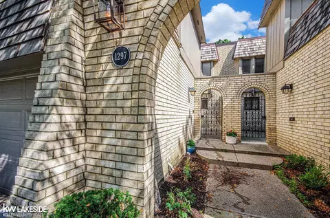 1297 Oakwood, Rochester Hills, MI 48307