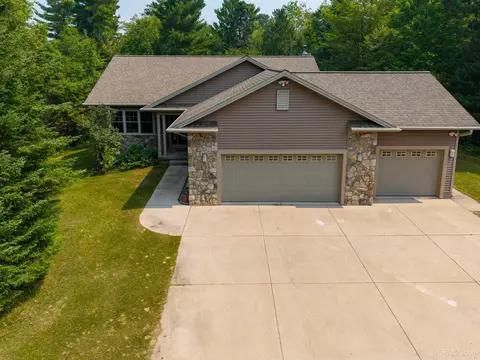 131 Wintergreen, Marquette, MI 49855