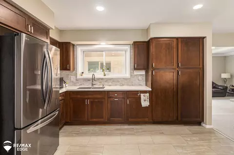 7481 Southwick, Davison, MI 48423 photo 4