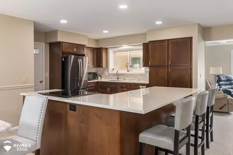 7481 Southwick, Davison, MI 48423 photo 3