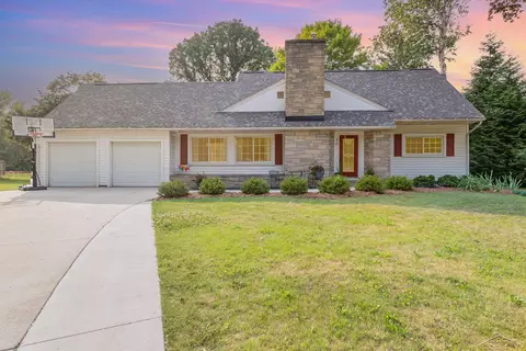 10 Crescent, Midland, MI 48640