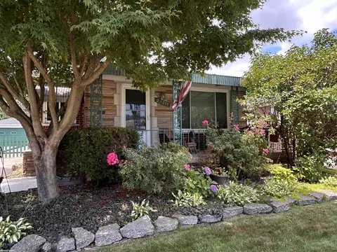 23311 Courtland, Eastpointe, MI 48021