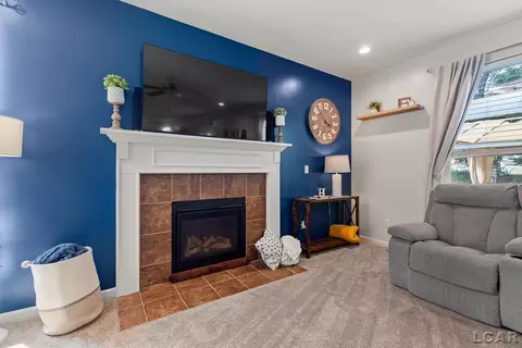 Living - 1654 Nicholas, Adrian, MI 49221 photo 2 of 4