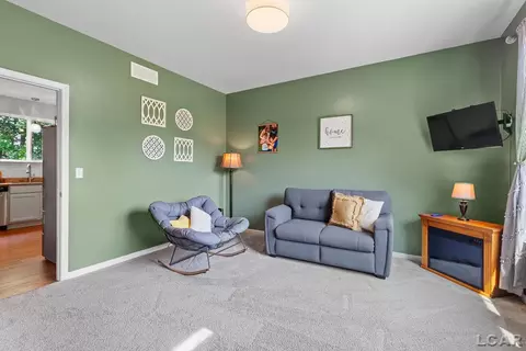 Living - 1654 Nicholas, Adrian, MI 49221 photo 4 of 4