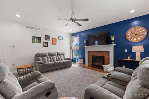 Living - 1654 Nicholas, Adrian, MI 49221 photo 3 of 4