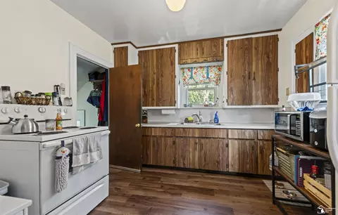 Kitchen - 121 N Roessler, Monroe, MI 48162 photo 1 of 2