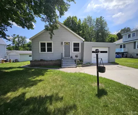 824 Vine, Niagara, WI 54151