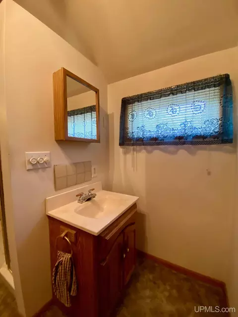 702 Empire, Ishpeming, MI 49849 photo 37